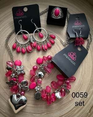 VINTAGE Hot Pink 4-piece set